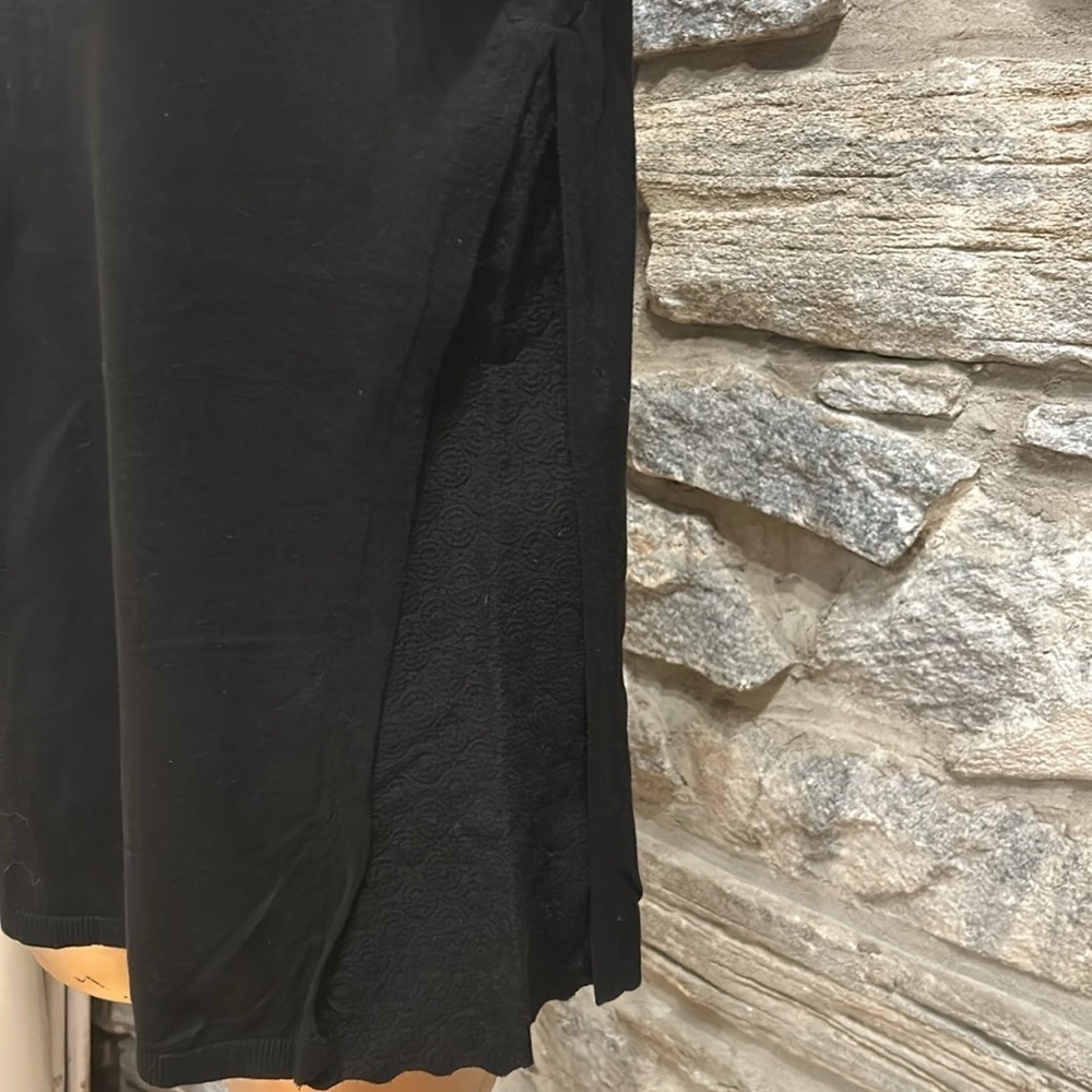 cotton knit top with lace side panels - Picture 6 of 11